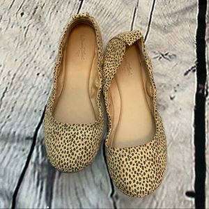 Universal thread nude leopard print slide ons